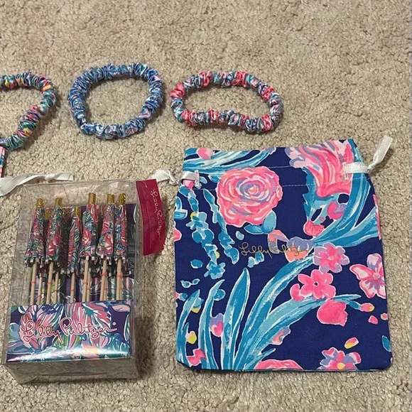 ✨FINAL HR TO BUY✨ Lilly Pulitzer Bundle Scrunchies Dust Bags Drink Umbrellas GWP - Picture 3 of 8